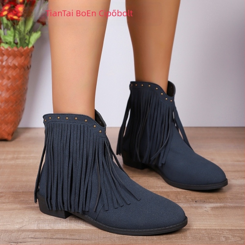 Női velúr slip-on bokacsizma bojtokkal, kerek orr, alacsony sarok, ősz-tél