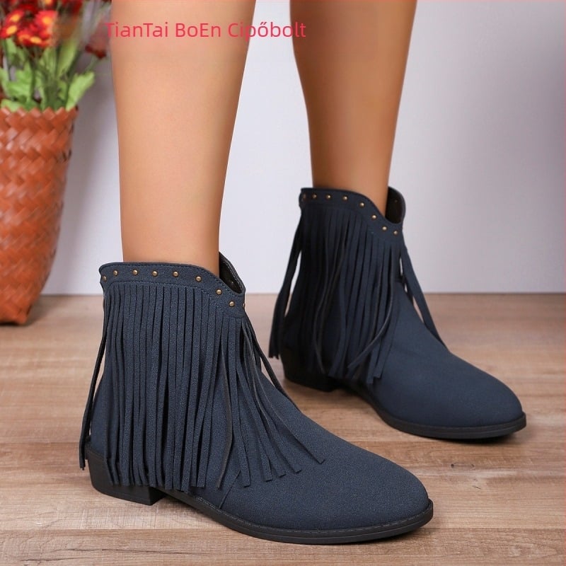 Női velúr slip-on bokacsizma bojtokkal, kerek orr, alacsony sarok, ősz-tél