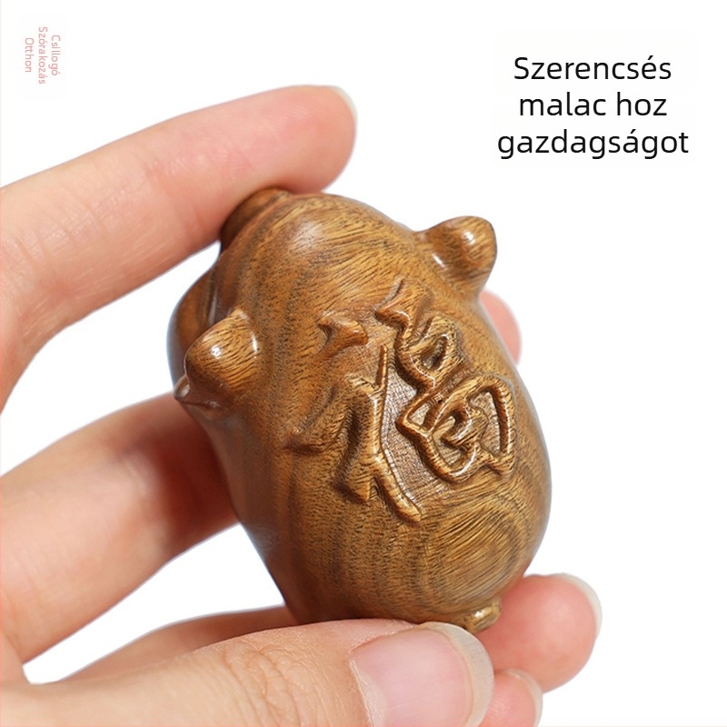 Kézzel faragott, természetes zöld szantálfa disznófigura, fa szobor szerencse szimbólummal
