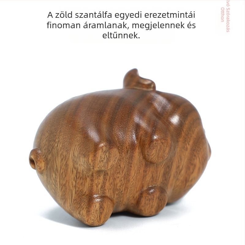 Kézzel faragott, természetes zöld szantálfa disznófigura, fa szobor szerencse szimbólummal