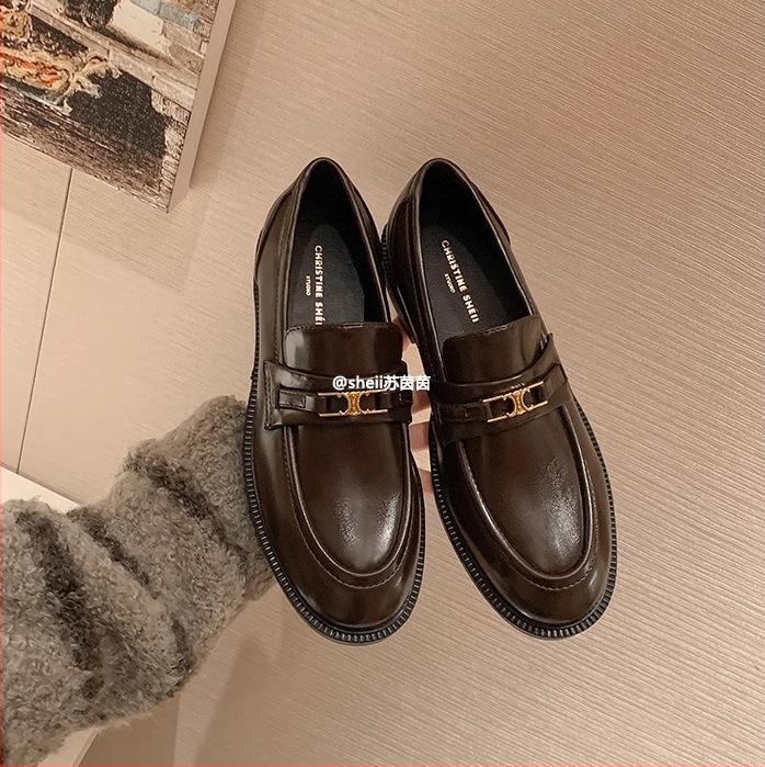 Grape Mom inspirációjú kézzel készített női bőr slip-on loafers arany csattal Arc de Triomphe