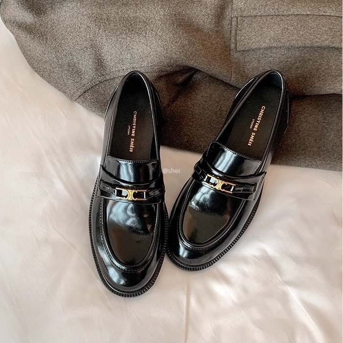 Grape Mom inspirációjú kézzel készített női bőr slip-on loafers arany csattal Arc de Triomphe