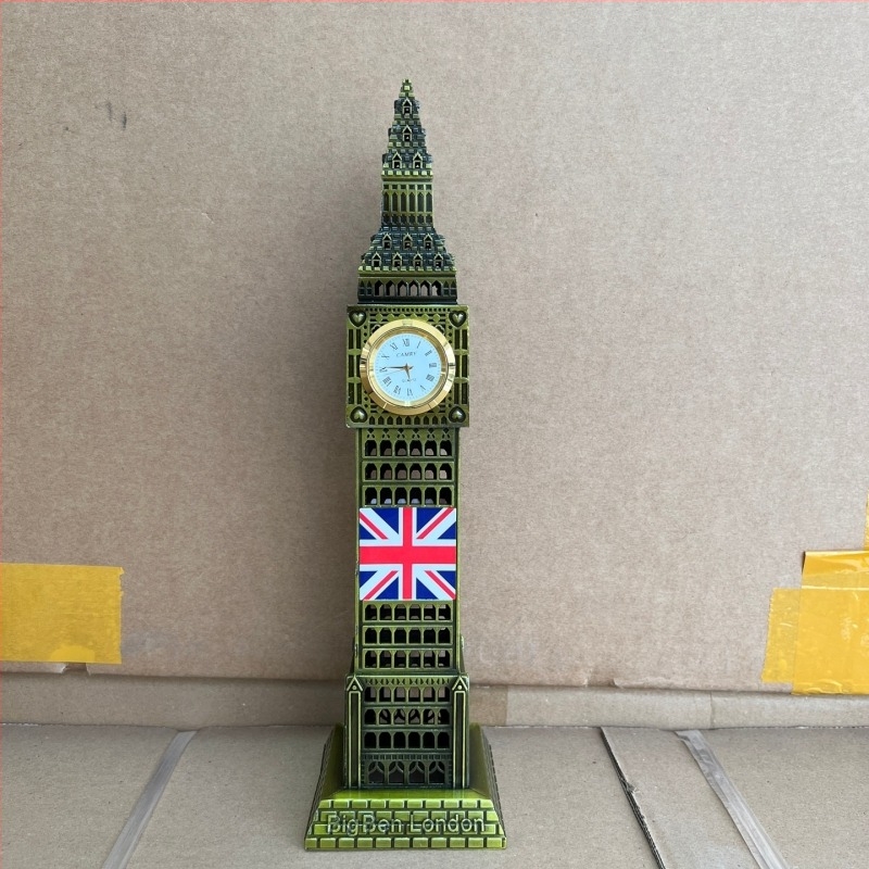 Fémmodell a londoni nevezetesség, a Big Ben óratoronyának – szuvenír a nappaliba
