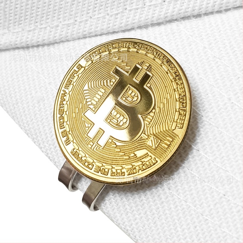 Golf sapka klipsz mágnessel – fém, arany Bitcoin minta, golflabda pozíciójelző