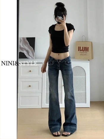 Női alacsony derekú, enyhén bővülő farmernadrág denimből, őszi–téli szezon, karcsú szabás, amerikai retro stílus