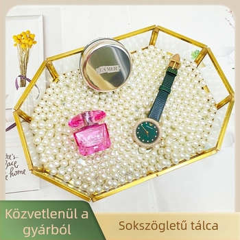 Skandináv stílusú, sárgaréz árnyalatú fém tál üveggel és tükrökkel, kozmetikai tároláshoz, torták bemutatásához és teázáshoz.