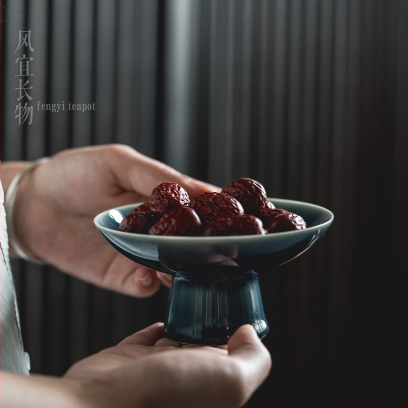 Kínai stílusú, kézzel készített magas lábú dim sum tál, kék mázas kerámia nassolótálca
