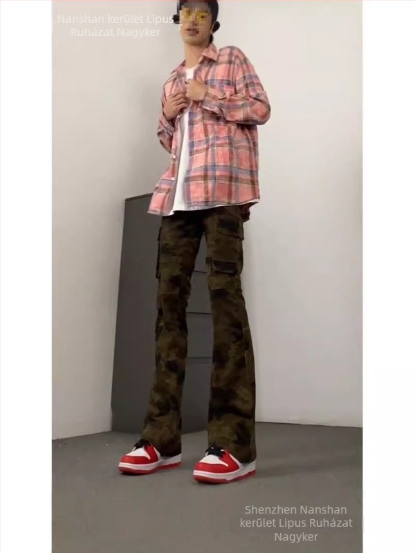 Amerikai stílusú retro denim munkanadrág lumberjack kamuflázzal, tiszta szabás, retro microflare