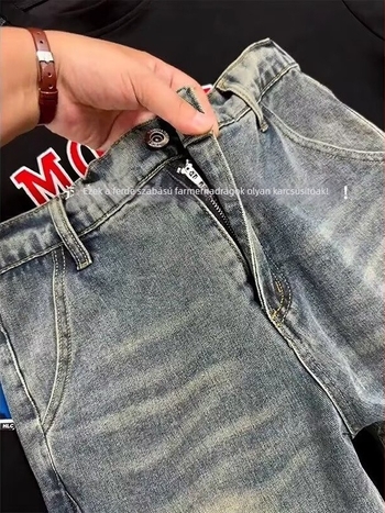Férfi denimnadrág mikroflare-rel, középmagas derékvonal, egyenes bootcut szabás, őszi stílus