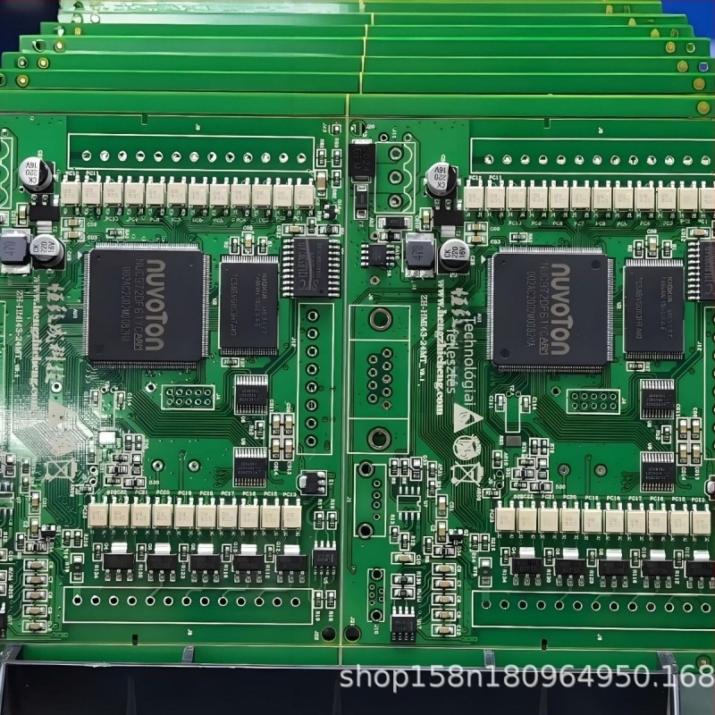 Intelligens szenzoros itató etető háziállatok számára időzített etetéssel, PCB-összeszerelés anyagokkal