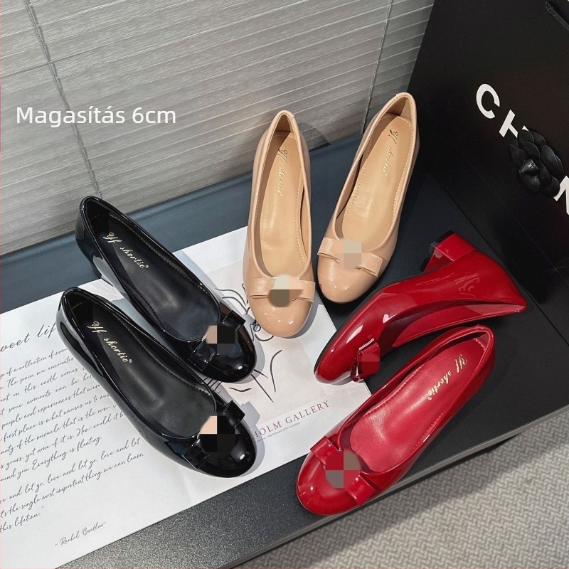 Női magas sarkú cipő, 6 cm-es magasságnövelés, patent bőr, masni, kerek orr, slip-on, vastag sarok