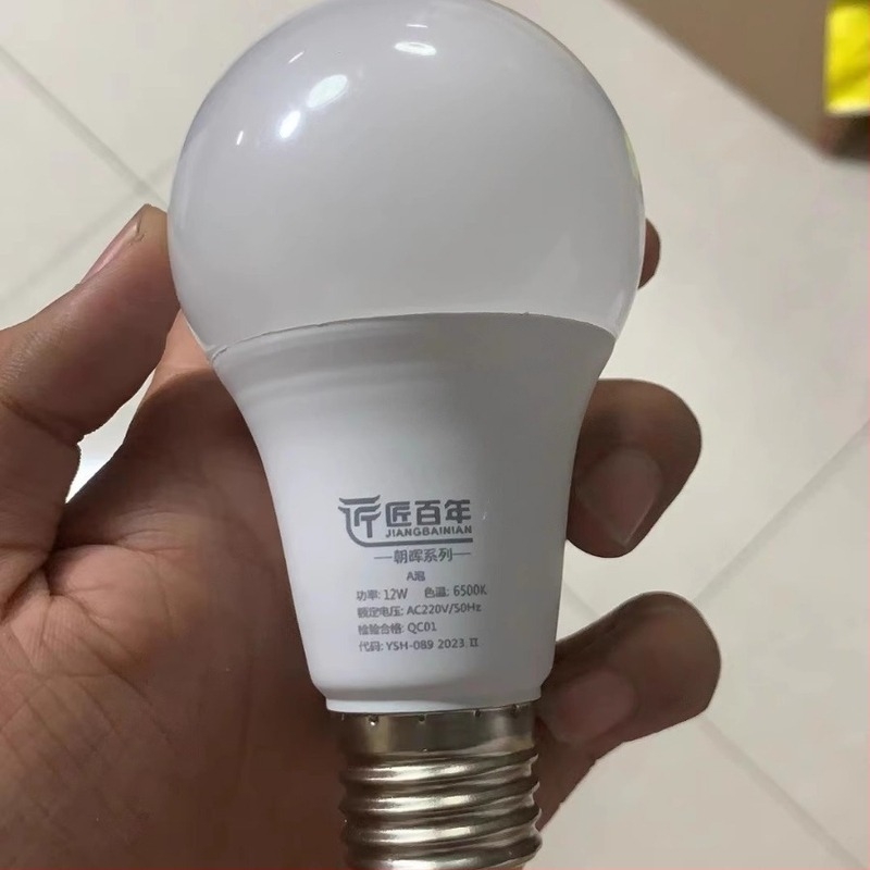 Master Centennial Lighting LED izzó A-típusú, ultra fényes, E27-es csavaros, beltéri használatra, szemkímélő fény, fehér és meleg fény