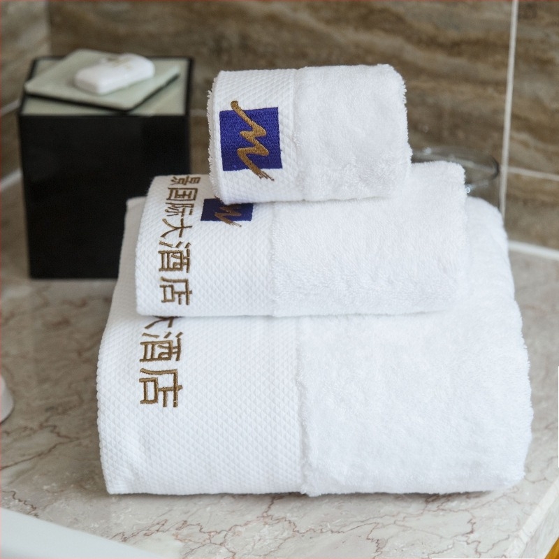 100% pamut hotel törölköző, vastagított kivitel, 16 darabos készlet, nagy méret, platina szatén szegély, hímzett logó