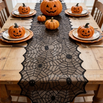 Halloween asztalterítő pókhálós csipkével, fekete pókhímzéssel, méretek 45×183 cm