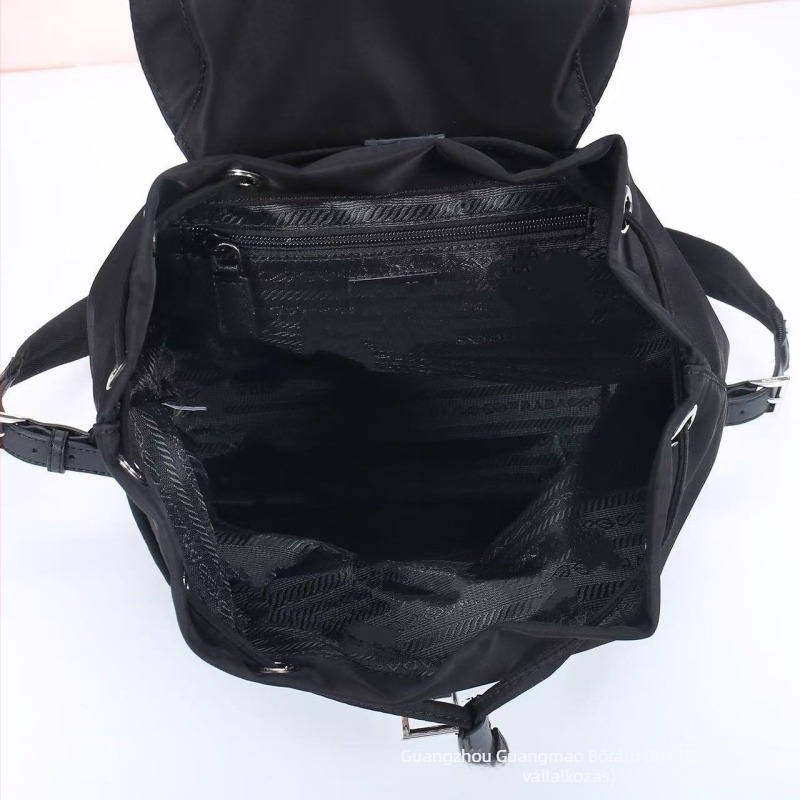 Uniszex hátizsák szabadidőre, vízálló 20–35 L, nylon/Oxford anyag, nagy kapacitású utazó hátizsák, 16 hüvelykes laptop számára, egyszerű dizájn.