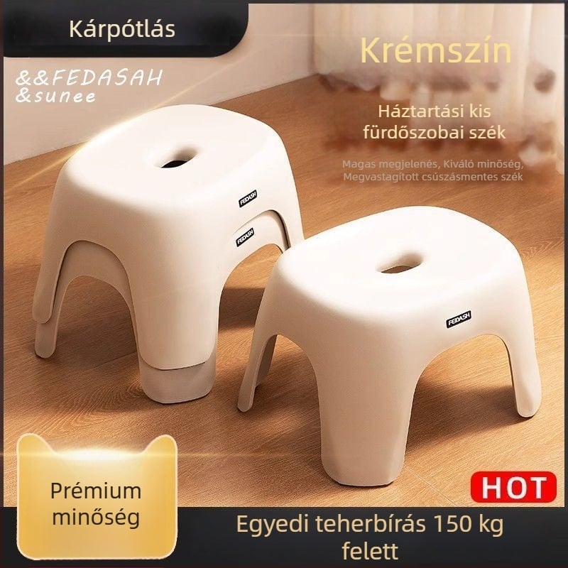Kis, erős, egymásra tehető alacsony széke gyerekeknek, krém színben, nordic stílusban, strapabíró a nappaliba és a fürdőszobába
