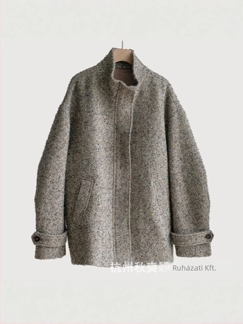 Női középhosszú kabát dzseki-stílusban, alpaka gyapjú jacquard textúrával, herringbone mintázat, őszi-téli szezonra