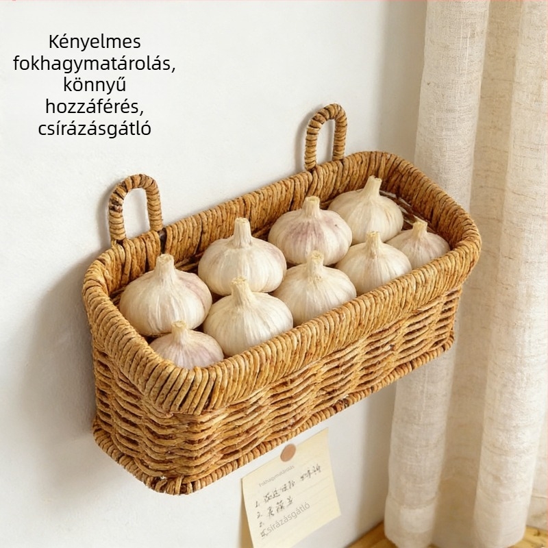 Fali szerelésű, többfunkciós tároló kosár rattanból, zöldhagyma, gyömbér és fokhagyma mintával; ideális konyhába, fürdőszobába és hálószobába, a falon vagy dekoratív virágtartóként.