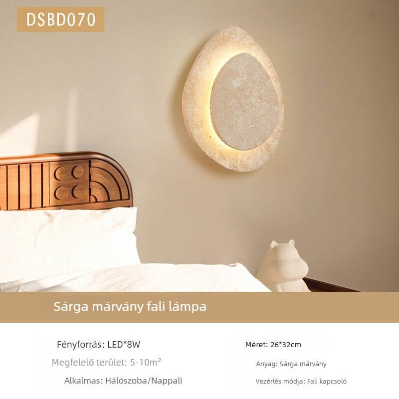 Sárga travertin falikar hálószobába — tervezői fény, mid-century luxus stílusban