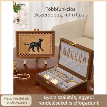 Fából készült ékszerdoboz gyűrűknek, karkötőknek és fülbevalóknak; elegáns tároló por- és oxidáció elleni védelemmel.