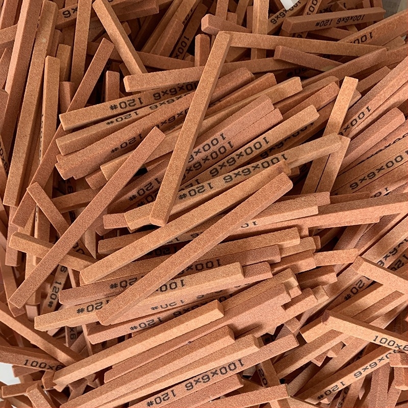 Olajkő 100×6, négyzetes, sík, háromszög és félkör alakú formák, fehér korundummal, polírozásra és sorjázás eltávolítására