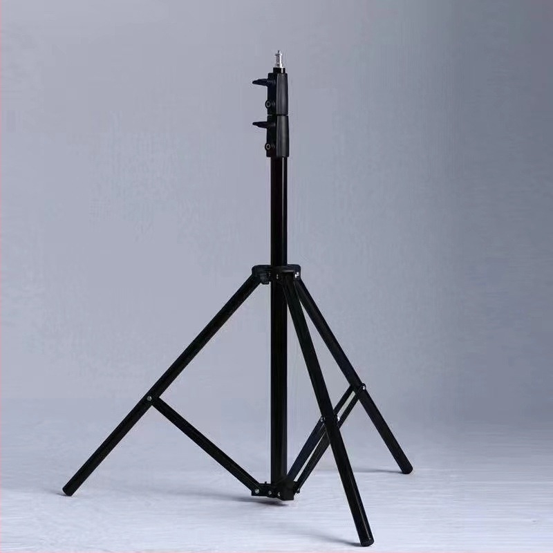 2,8 m-es padlón álló tripod telefon-tartóval és világítással élő közvetítéshez