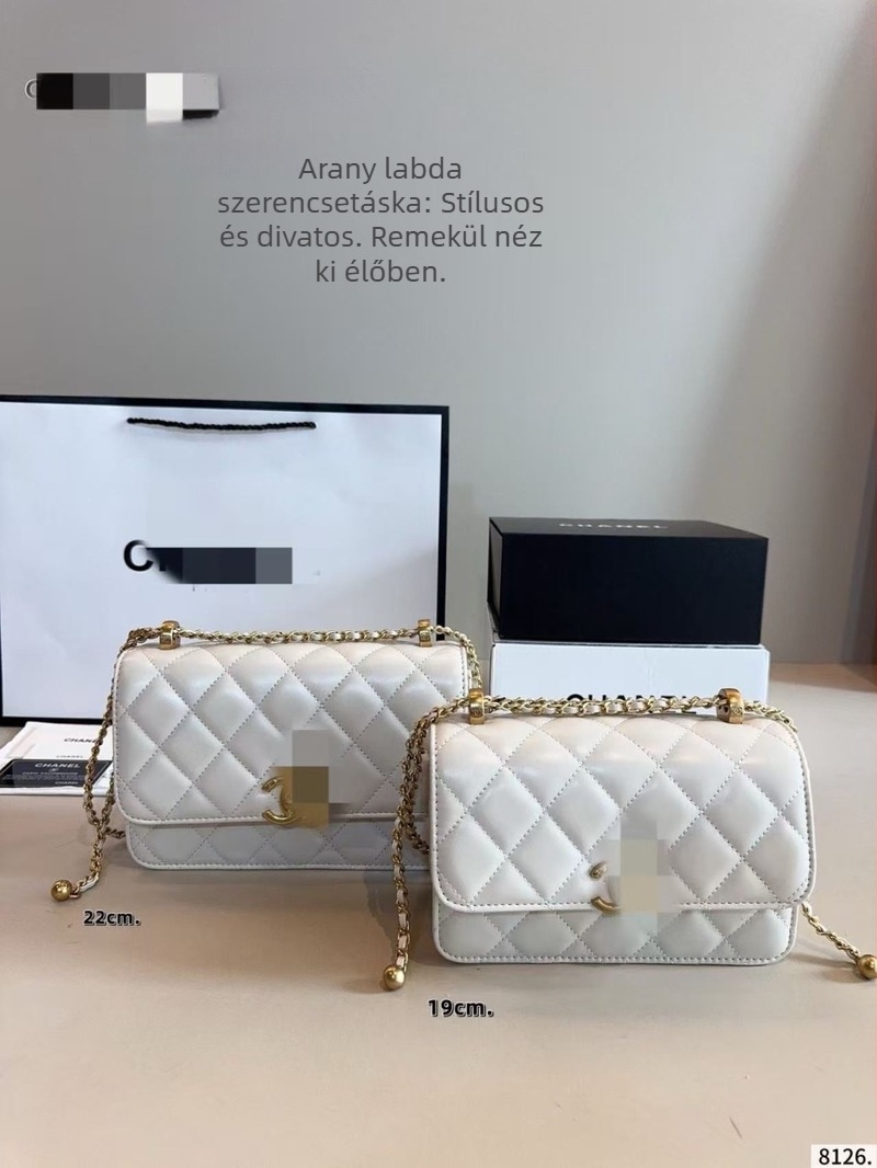 Chanel-stílusú Fortune táska 2026, két arany gömbbel, klasszikus gyémánt mintás quilting, WOC lánccal a vállon, könnyű luxus.