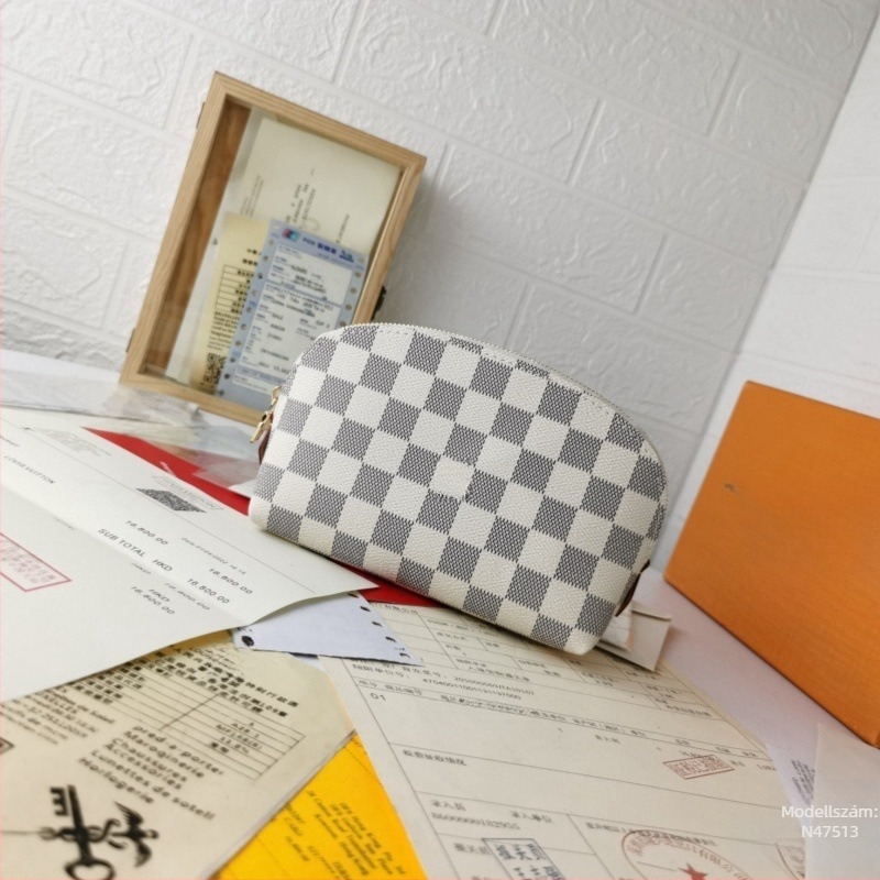 PVC anyagú kagyló alakú kozmetikai táska, kompakt női clutch