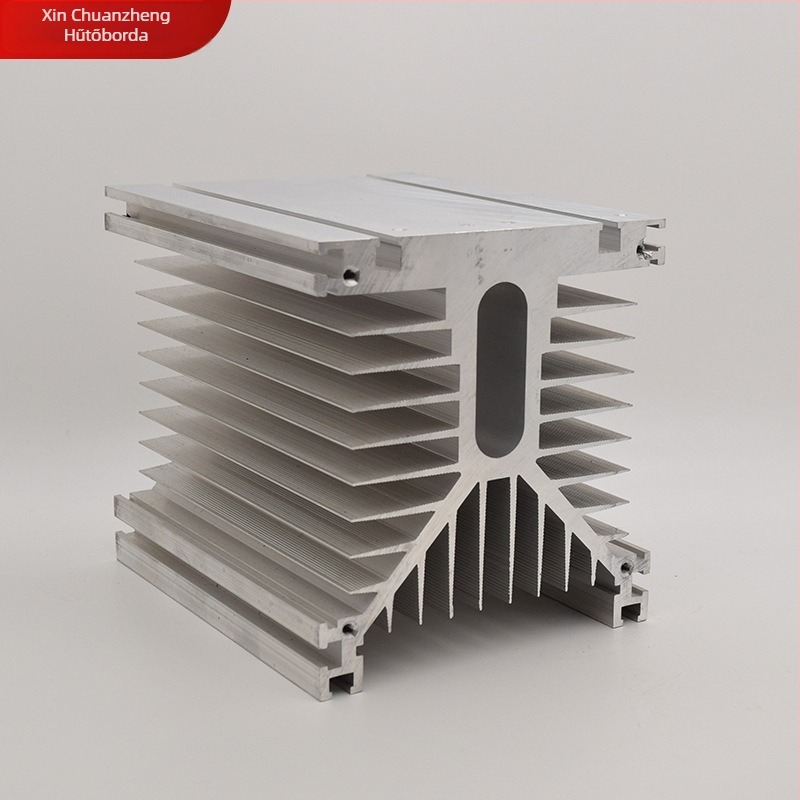 125×135×200 mm-es nagy teljesítményű elektronikus alkatrészek hűtője, alumínium profilú, 120×120 mm-es ventilátorral