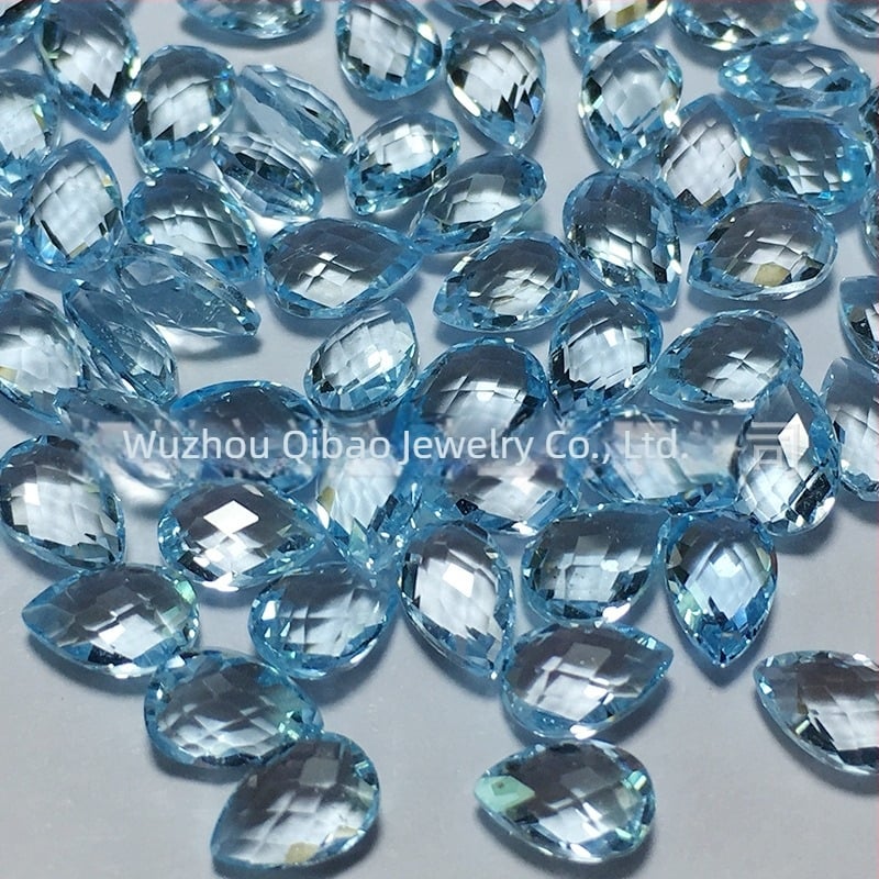 Égkék topáz, csepp alakú, 4x6 mm, dupla sakktábla facettáció és dupla teknősbéka vágás