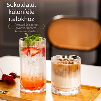 Csíkos üveg hosszú italokhoz – whisky, koktél és kávé pohár, minimalist stílus, Instagram-ihletett, magas esztétika