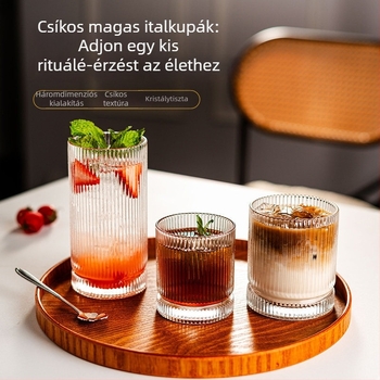 Csíkos üveg hosszú italokhoz – whisky, koktél és kávé pohár, minimalist stílus, Instagram-ihletett, magas esztétika