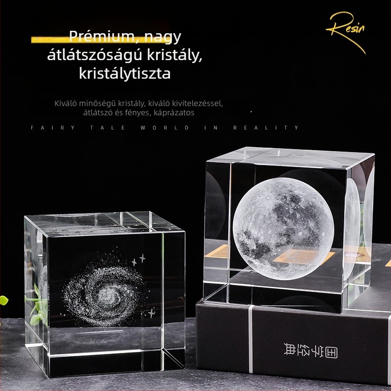 Kristály asztali dísz: kocka két sárkánnyal, esőcsepp motívummal, gravírozott Hold, Naprendszer és galaxis – kreatív ajándék lányoknak