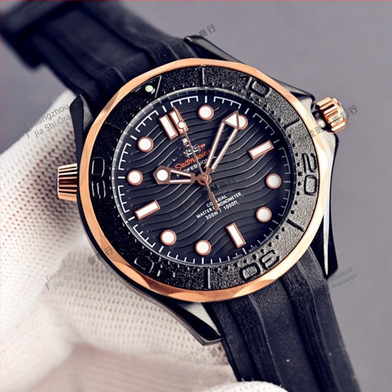 Seahorse 007 automata óra, 316L rozsdamentes acél tokkal, kerámia bezel, lumineszkáló indexek, 30m vízállóság, gumis szíj, naptár, számlap átmérője 40,5 mm