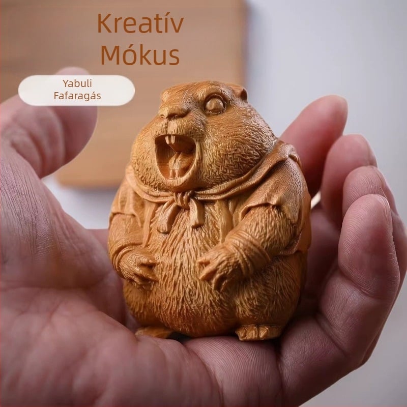Kedves groundhog faragott fafigura, asztali dekoráció, kézzel fogható ajándék masszív fából