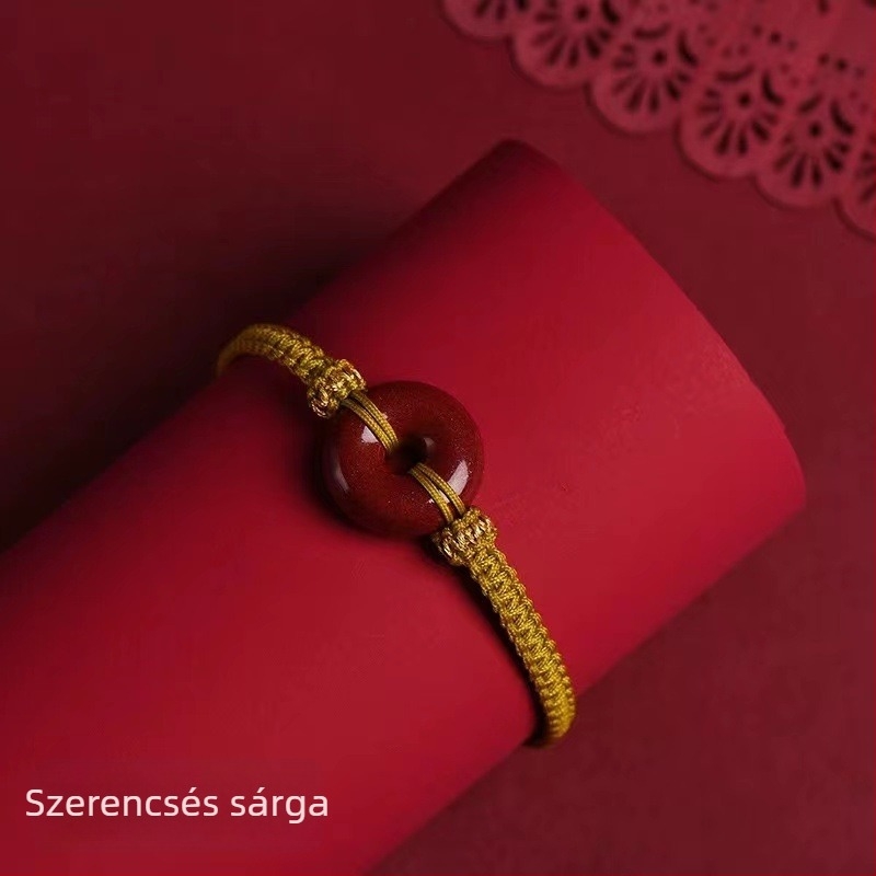 Uniszex piros, kötött karkötő biztonsági csattal, cinnabar és lila arany homok díszítéssel, zodiákus charm, születési év talizmán