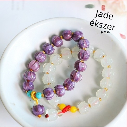 Női lótusz virág karkötő, üveggyöngyök alkonyati hegy lilában, oroszlántánc motívum, nagy tisztaságú üveg, kézzel készült DIY dizájn, türkiz hatású ékszer