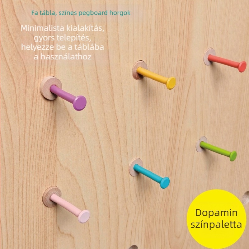 Fából készült pegboard tárolóállvány kampókkal, kerek lyukakkal, fa rudakkal és polcokkal