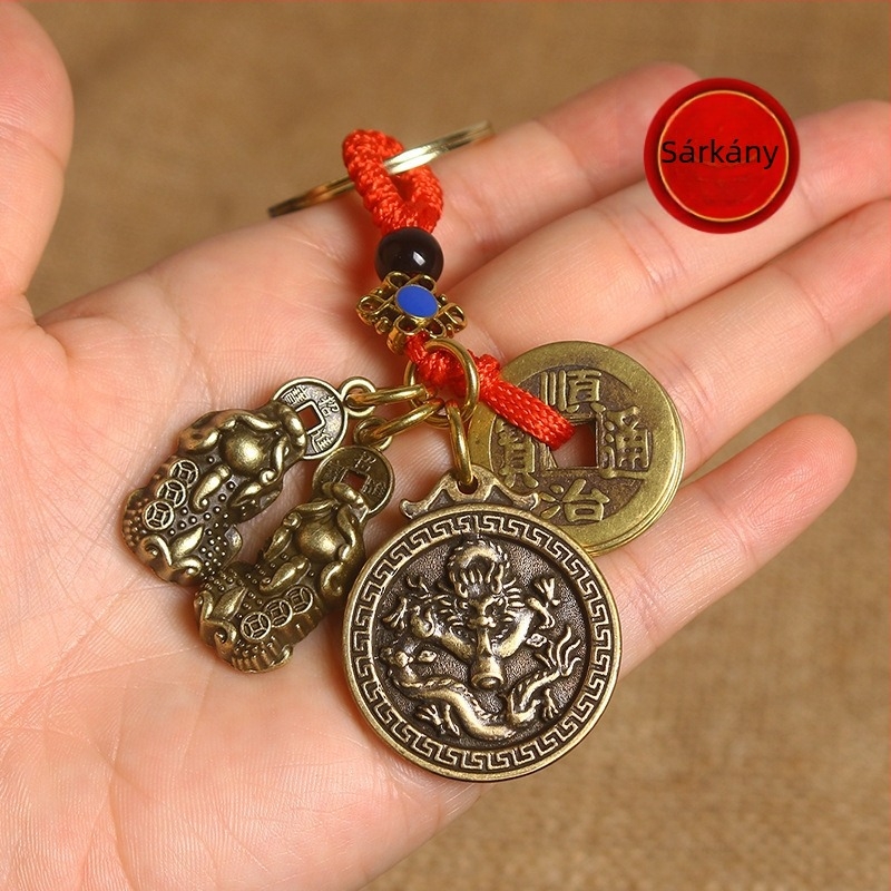 Kulcstartó cinkötvözetből, tizenkét zodiákus jel, az Öt Császár pénze motívum, dupla Pixiu amulett, piros szerencse talizmán