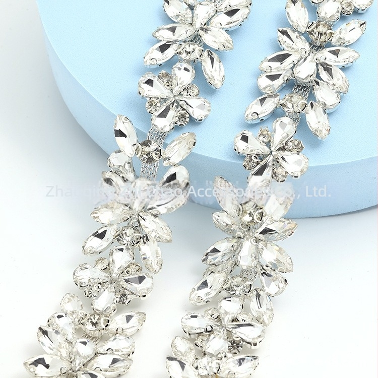 Fül alakú virágsziromok, kézzel varrt üveggel csillogó rhinestones cipő díszítéséhez, deréköv, fejfedő és kristályos kiegészítők esküvői ruhához