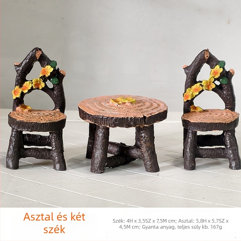 Miniatűr táj gyantából: fa szék és asztal, ív, híd, lámpa, útjelző tábla mohával.