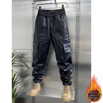 Blugi în stil american, cu finisaje de stradă, spălați artizanal, cu finisaje din burete gros