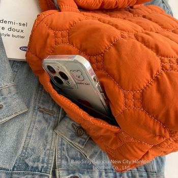 Geantă de umăr simplă, stil coreean, la modă, casual, de mare capacitate, pentru femei, cu bumbac și puf, în stil occidental, 2023