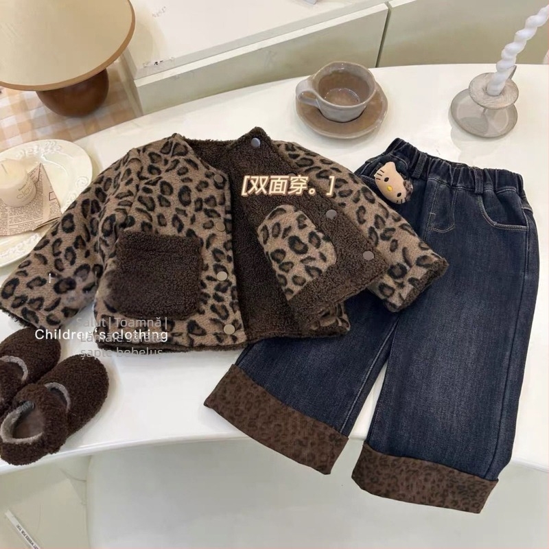 Costum de toamnă și iarnă pentru fete 2024 Pulover nou cu imprimeu leopard îngroșat, căptușit cu fleece, blugi din catifea dintr-o singură bucată pentru bebeluși