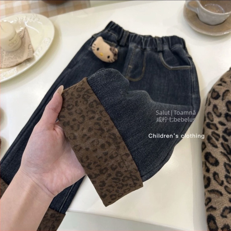 Costum de toamnă și iarnă pentru fete 2024 Pulover nou cu imprimeu leopard îngroșat, căptușit cu fleece, blugi din catifea dintr-o singură bucată pentru bebeluși