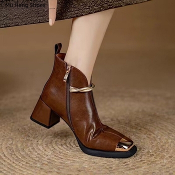 2024 Toamna și iarna nouă Cizme Martins cu vârf pătrat metalic pentru femei Cizme scurte cu toc gros pentru femei Cizme cu toc scurt și toc înalt