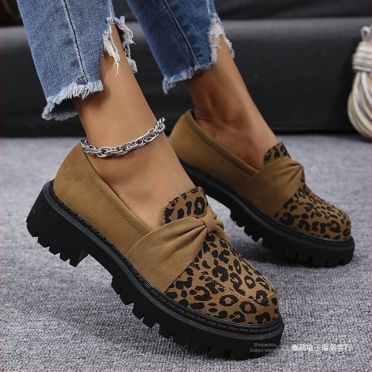 Mocasini damă toamna 2025, stil britanic nou, fără slip-on, cu talpă joasă, pentru comerț exterior, mărime mare, cu talpă groasă, imprimeu leopard, din piele, mici, pentru femei