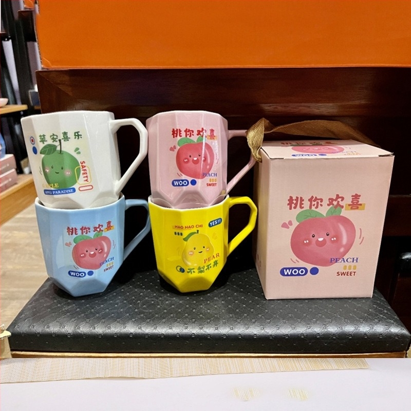 Cană de apă cu aspect deosebit, cu lingură și capac, cadou de sărbători, cadou de mână, cană ceramică de lux personalizată, cutie cadou cu prosop și ursuleț