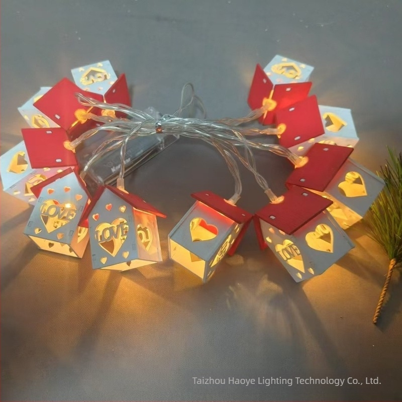 Ziua Îndrăgostiților, Crăciun, sărbătoare, căsuță din lemn, șir de lumini LED, cameră de hotel, dormitor, atmosferă luminoasă, lumini decorative
