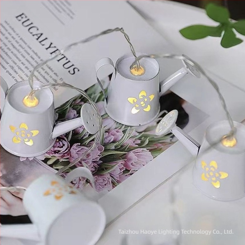 Ziua Îndrăgostiților, Crăciun, sărbătoare, căsuță din lemn, șir de lumini LED, cameră de hotel, dormitor, atmosferă luminoasă, lumini decorative